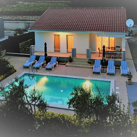 Kastel Gomilica: Private Pool For 6 Kastela