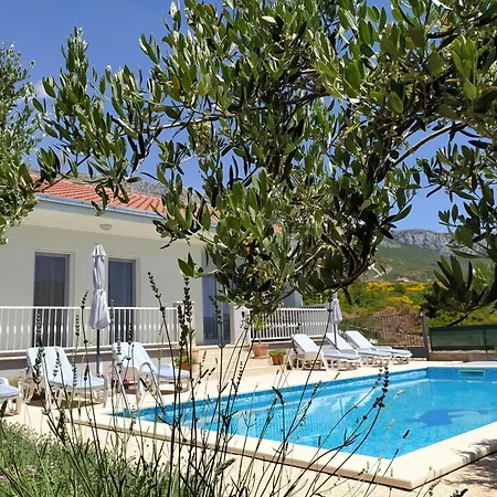 Kastel Gomilica: Private Pool For 6 Holiday home Kastela