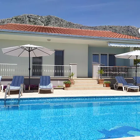 Kastel Gomilica: Private Pool For 6 *