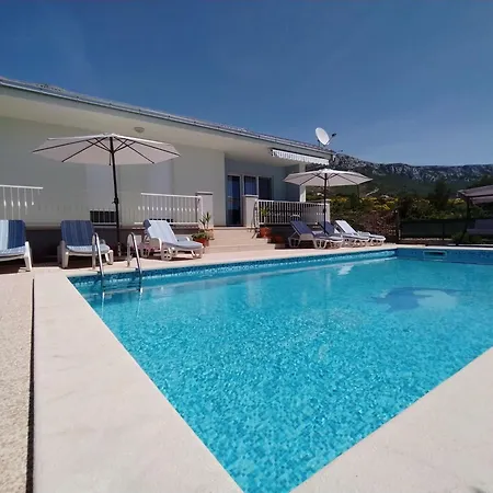 Holiday home Kastel Gomilica: Private Pool For 6 Kastela