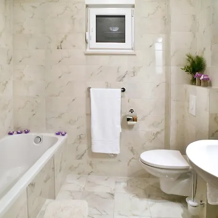 Holiday home Kastel Gomilica: Private Pool For 6 *