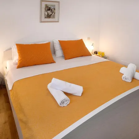 Holiday home Kastel Gomilica: Private Pool For 6 Kastela