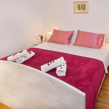 Holiday home Kastel Gomilica: Private Pool For 6