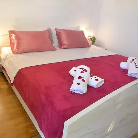 Holiday home Kastel Gomilica: Private Pool For 6 *