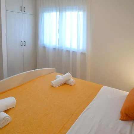 Holiday home Kastel Gomilica: Private Pool For 6 Kastela