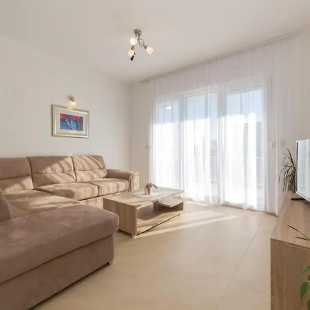 Kastel Gomilica: Private Pool For 6 Holiday home *