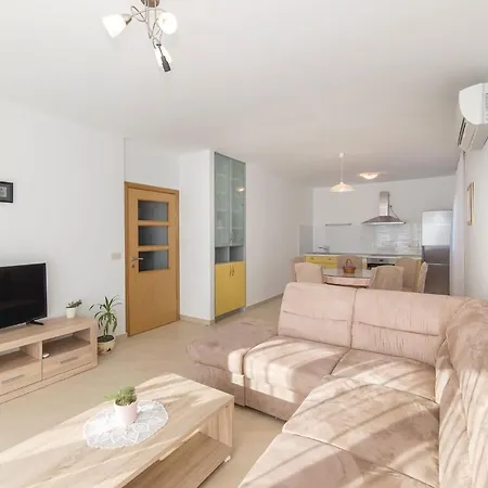Holiday home Kastel Gomilica: Private Pool For 6 *