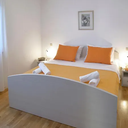 Holiday home Kastel Gomilica: Private Pool For 6 Kastela