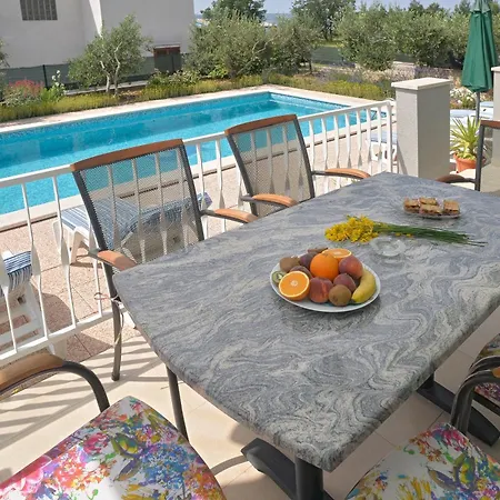 Kastel Gomilica: Private Pool For 6 Holiday home