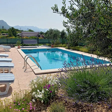 Kastel Gomilica: Private Pool For 6 *
