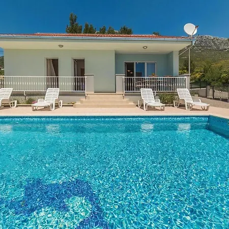 Holiday home Kastel Gomilica: Private Pool For 6 Kastela